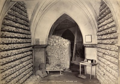 Krypta, St. Leonards Kirche, Hythe, Kent, ca. 1900 von Valentine and Sons Ltd