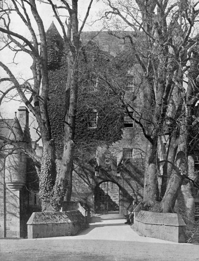 Zugbrücke, Cawdor Castle, Schottland, 1924-1926 von Valentine and Sons Ltd