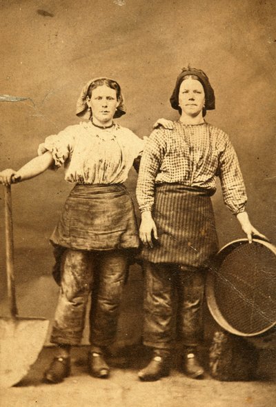 Porträt von zwei Arbeitern in den Tredegar Eisenwerken, Wales von William Clayton