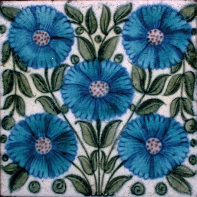 Fliese mit persischem Blumendesign von William de Morgan