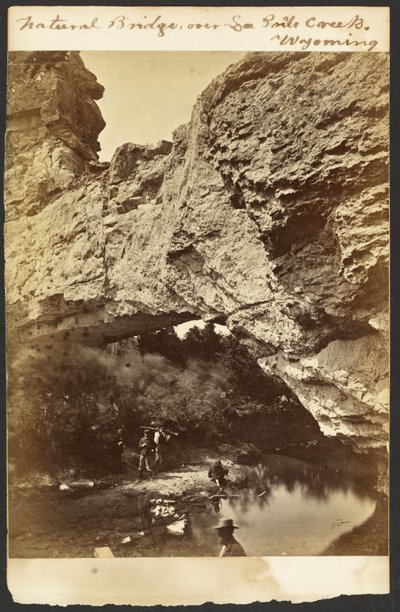 [Natürliche Brücke, von oben, La Prêle Canyon, Wyoming] von William Henry Jackson
