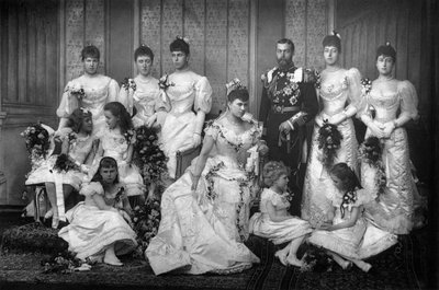 Der Herzog und die Herzogin von York und Brautjungfern, 1893 von William and Daniel Downey