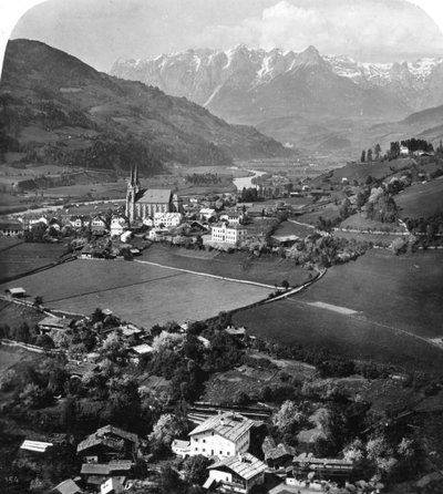 St. Johann in der Region Pongau, Salzburg, Österreich, um 1900 von Wurthle and Sons