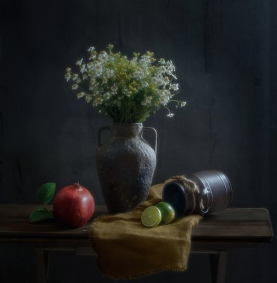 Rustikales Blumen-Stillleben von Yinan F.