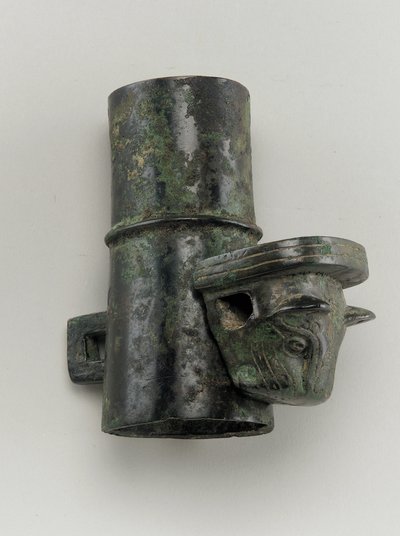 Radkappe mit Splint in Form eines Katzenkopfes von Zhou Dynasty Chinese School
