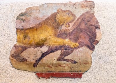 Detail eines römischen Wandgemäldes eines Löwen, der ein Pferd angreift., 2021 (Foto) von . .