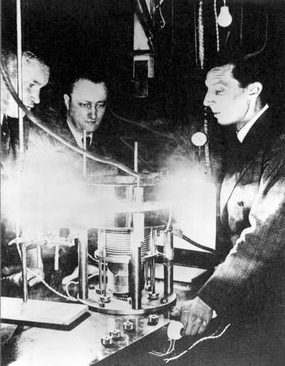 Frederic Joliot, Hans Halban und Lew Kowarski, ca. 1939 von Ferdinand Georg Waldmuller