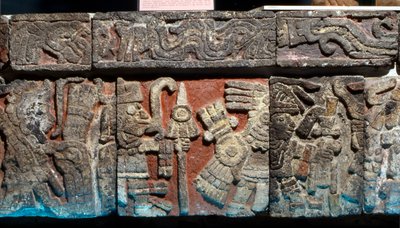 Flachrelief auf einer Bank im Templo Mayor, Spätklassische Periode, ca. 1500 von Hippolyte Lalaise Devéria