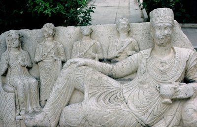 Relief, das eine palmyrische Familie darstellt, wahrscheinlich ca. 10.-8. Jahrhundert v. Chr. von Hippolyte Lalaise Devéria