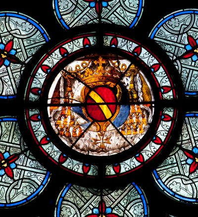 Das Oculus des Trommelfells eines der beiden Fenster der Kapelle von Noailles, mit den Wappen des Kardinals, gemalt Mitte des 18. Jahrhunderts von Jean Le Vieil. Kathedrale Notre Dame de Paris - Paris 4 - XIII., XIII., XIX., Restaurierung durch Vi von . .