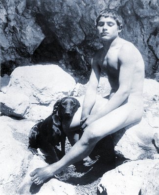 Studie eines nackten Jungen mit Hund, um 1901 (Cyanotypie) von Baron Wilhelm von Gloeden