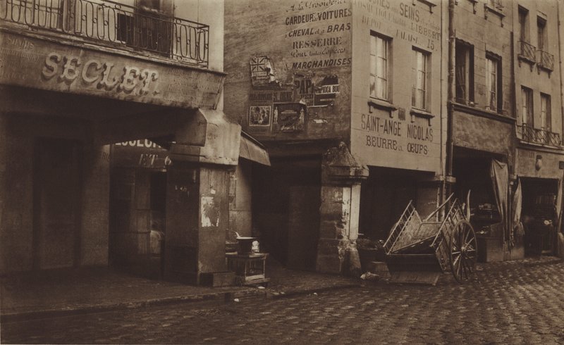 Fragment der Hallenpfeiler von (after) French Photographer
