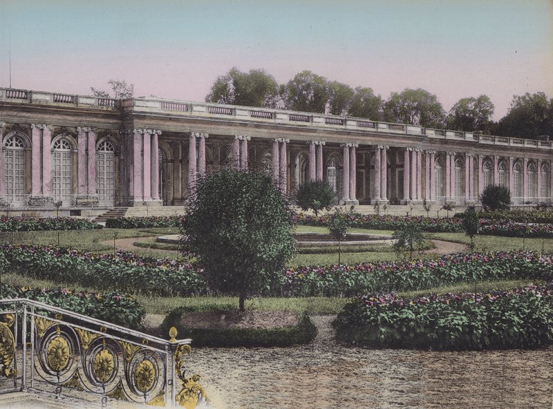 Grand Trianon, Fassade zu den Gärten (farbiges Foto) von (after) French Photographer