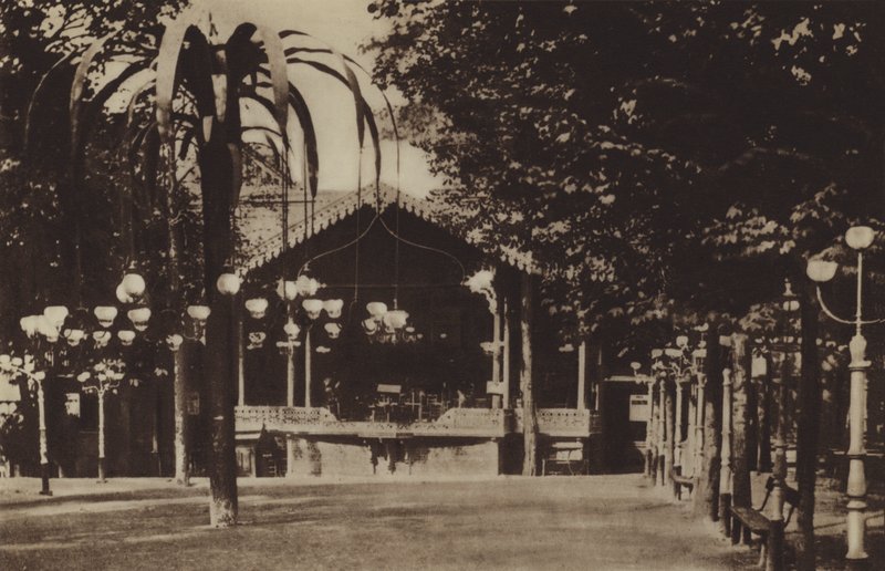 Der Musikpavillon des Bal Mabille von (after) French Photographer