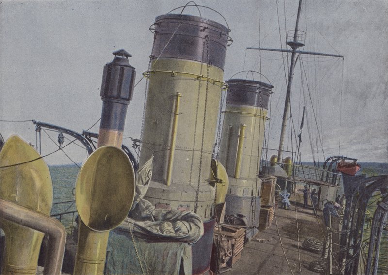 Das Rollen an Bord eines Panzerschiffs von (after) French Photographer