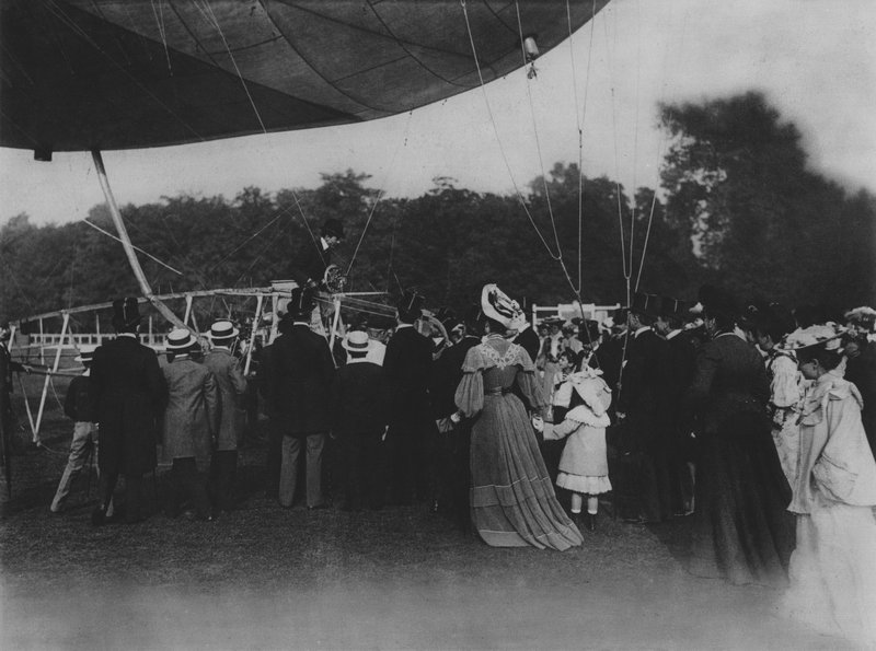 Santos Dumont und sein Luftschiff von (after) French Photographer