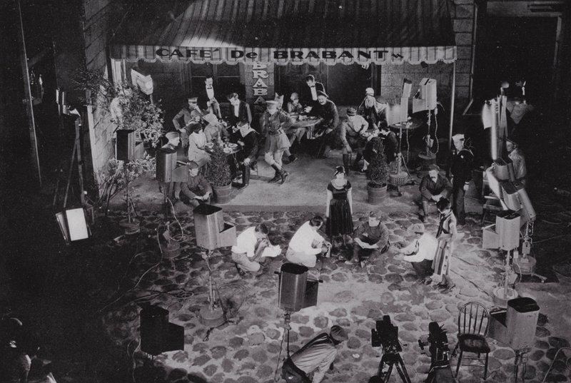 Kalifornien: Hollywood, ein "Film" in der Entstehung in einem der vielen Filmstudios in der Nähe von Los Angeles von American Photographer (after)