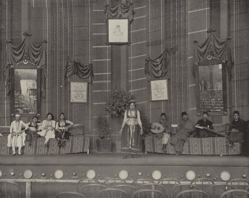 Ein Tanz im Kairo-Theater von American Photographer
