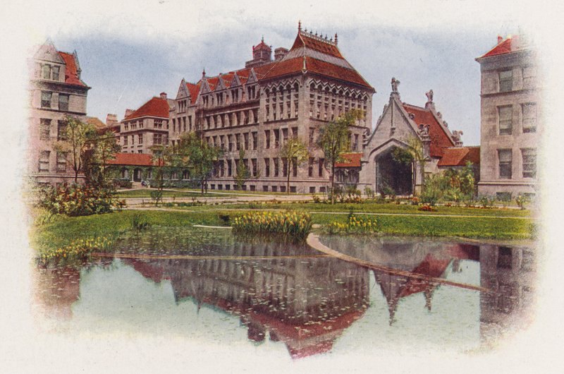 Chicago: Hull Court, vom Botany Pond, Anatomiegebäude und Hull Gate von American Photographer