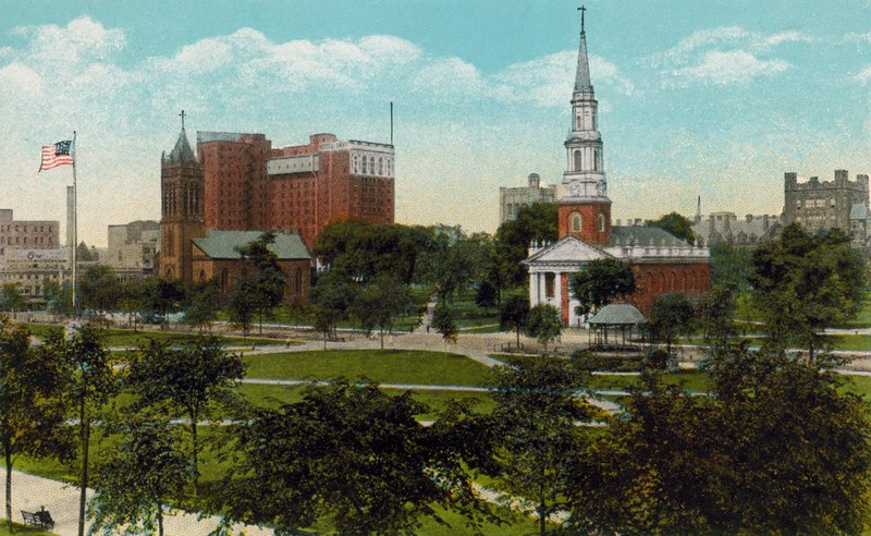 New Haven, Conn: Trinity Church, Taft Hotel und Center Church vom Green aus gesehen von American Photographer