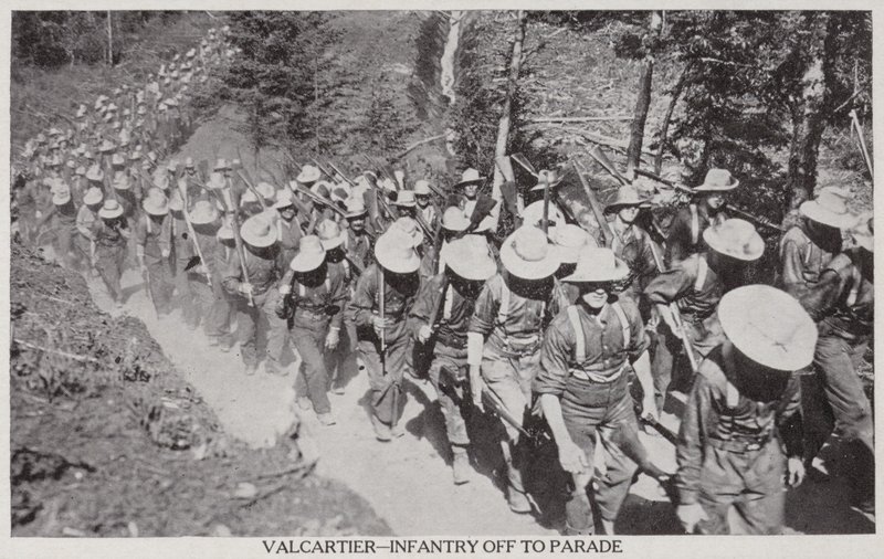 Val Cartier-Infanterie auf dem Weg zur Parade 1915 von Canadian Photographer