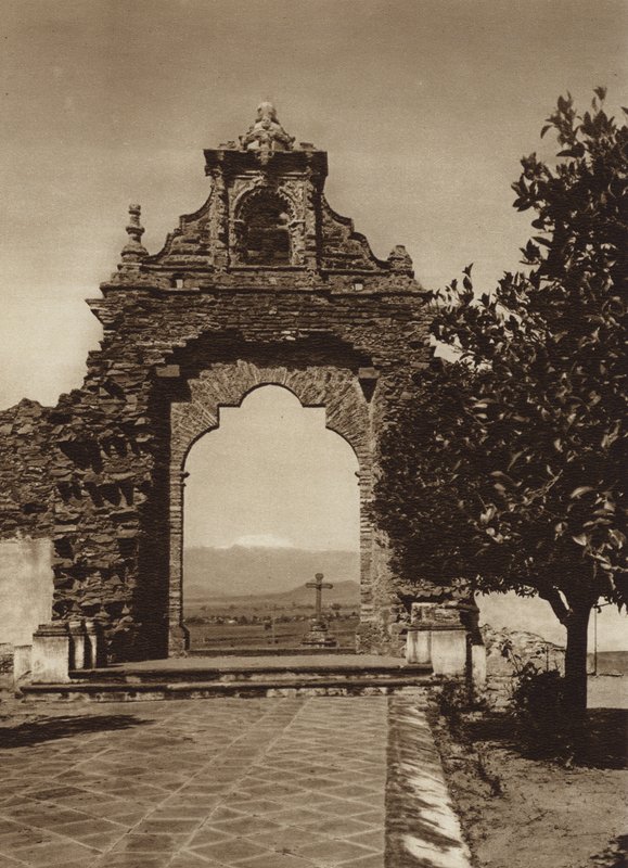 Mexiko: Eingang zum Atrium der Kirche von Acatepec von Cecile Seler-Sachs