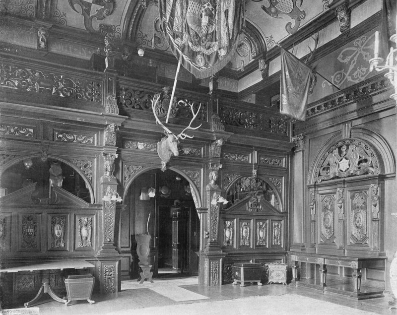 Der Hallenbildschirm von Charles Latham