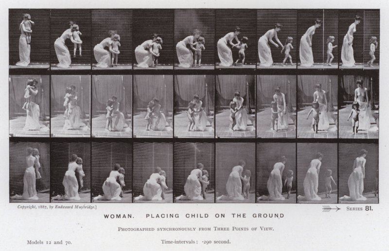 Die menschliche Figur in Bewegung: Frau, setzt ein Kind auf den Boden von Eadweard Muybridge