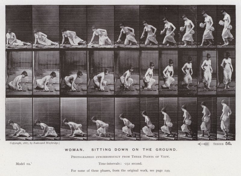Die menschliche Figur in Bewegung: Frau, die sich auf den Boden setzt von Eadweard Muybridge
