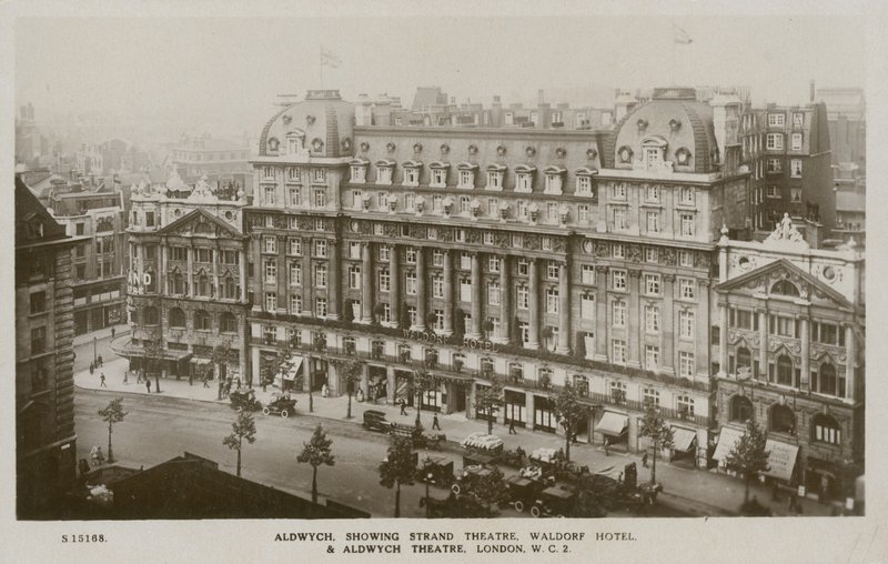 Aldwych, Strand Theatre, Waldorf Hotel, Aldwych Theatre, London von English Photographer