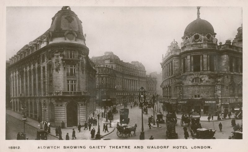 Aldwych mit Gaiety Theatre und Waldorf Hotel von English Photographer