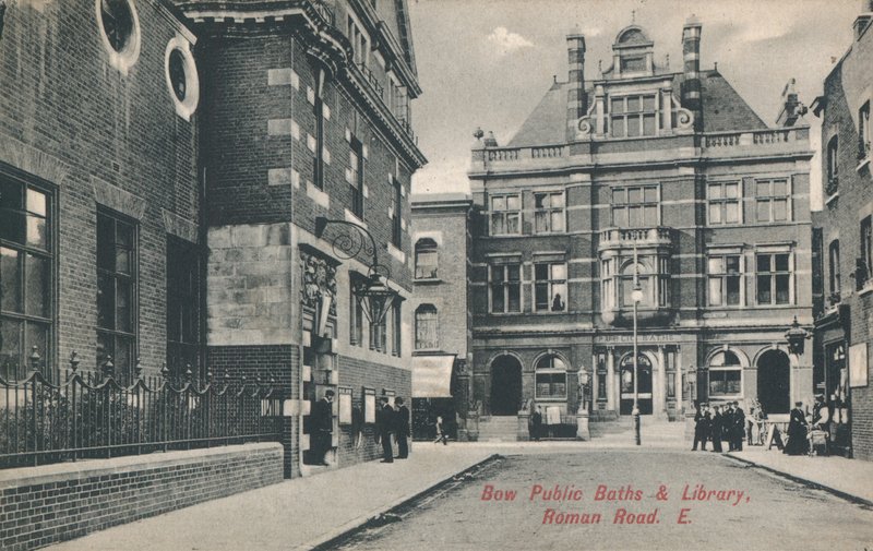 Bow Public Baths und Bibliothek, Roman Road, London von English Photographer