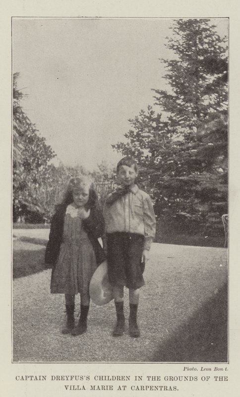 Die Kinder von Kapitän Dreyfus im Garten der Villa Marie in Carpentras von English Photographer