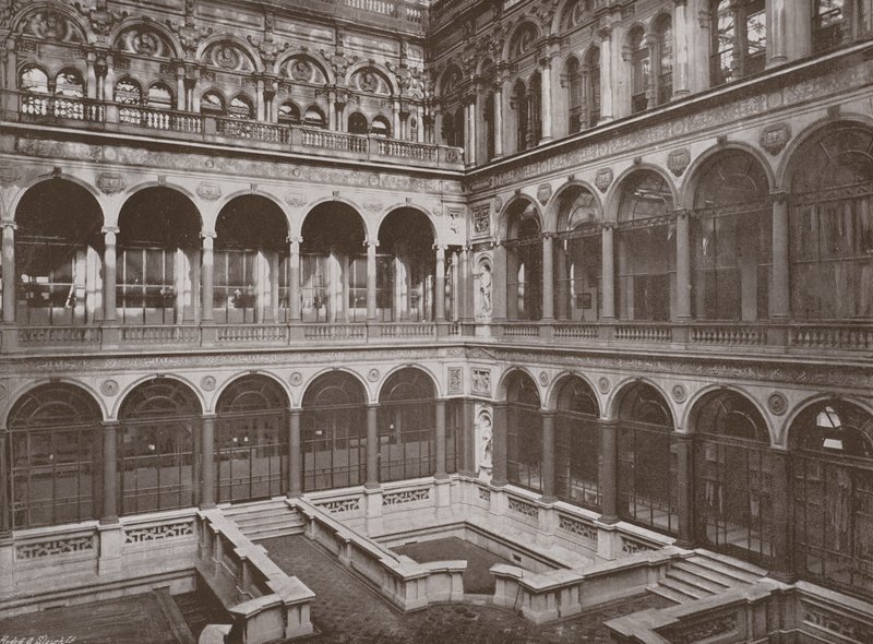 Zentralhof des India Office von English Photographer