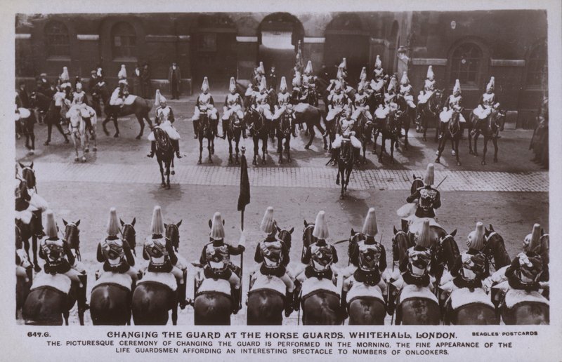 Wachablösung, Horse Guards, Whitehall, London von English Photographer