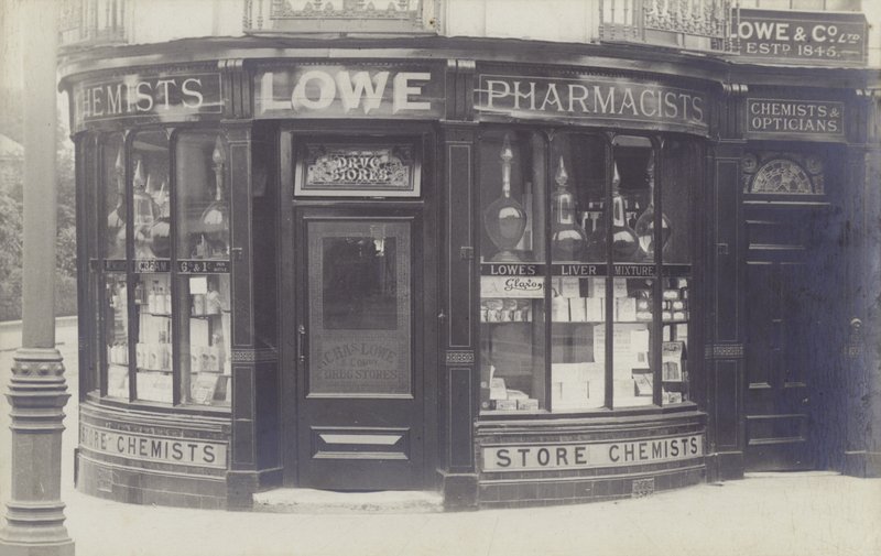 Charles Lowe & Co Drogerie, Newbury, Berkshire von English Photographer