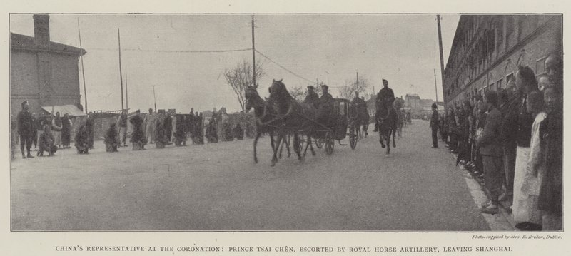 Chinas Vertreter bei der Krönung, Prinz Tsai Chen, eskortiert von der Royal Horse Artillery, verlässt Shanghai von English Photographer