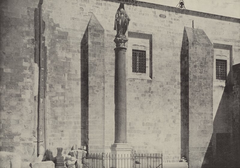 Säule und Statue der Jungfrau, Nazareth, nahe dem Ort des Hauses von Joseph und Maria von English Photographer
