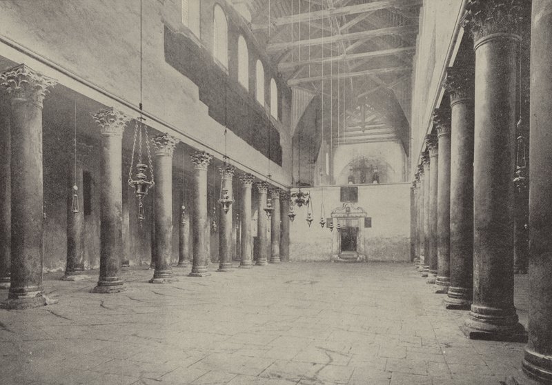 Eingang zur Geburtskirche, gebaut auf dem Gelände des Gasthauses, in dem Christus geboren wurde von English Photographer