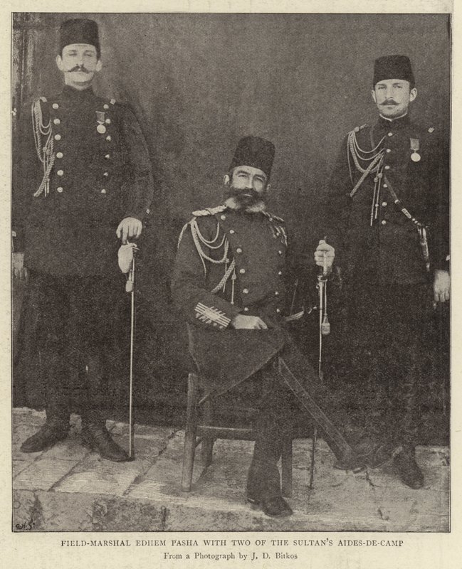 Feldmarschall Edhem Pascha mit zwei Adjutanten des Sultans von English Photographer