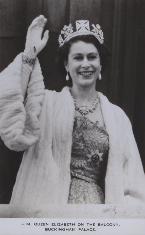 HM Königin Elizabeth auf dem Balkon, Buckingham Palace von English Photographer