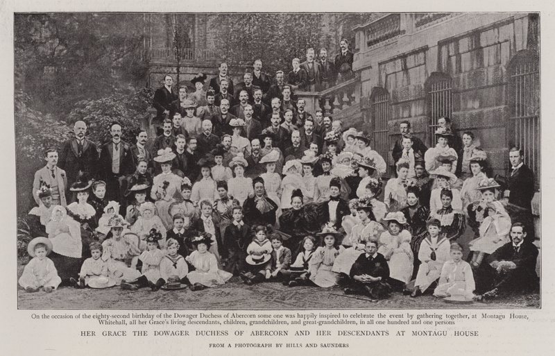 Ihre Gnaden die verwitwete Herzogin von Abercorn und ihre Nachkommen im Montagu House von English Photographer
