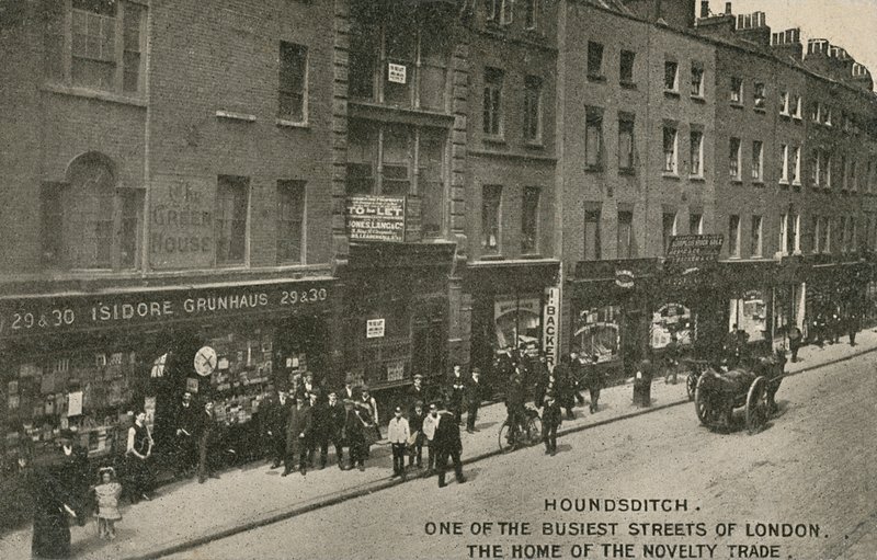 Houndsditch, eine der belebtesten Straßen Londons, das Zuhause des Neuheitengeschäfts, London von English Photographer