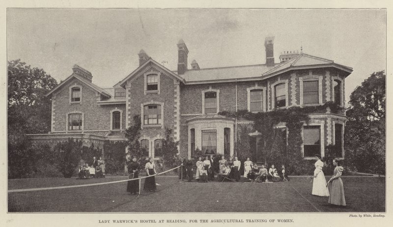 Lady Warwicks Hostel in Reading, für die landwirtschaftliche Ausbildung von Frauen von English Photographer