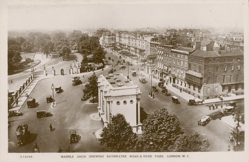 Marble Arch mit Bayswater Road und Hyde Park, London von English Photographer