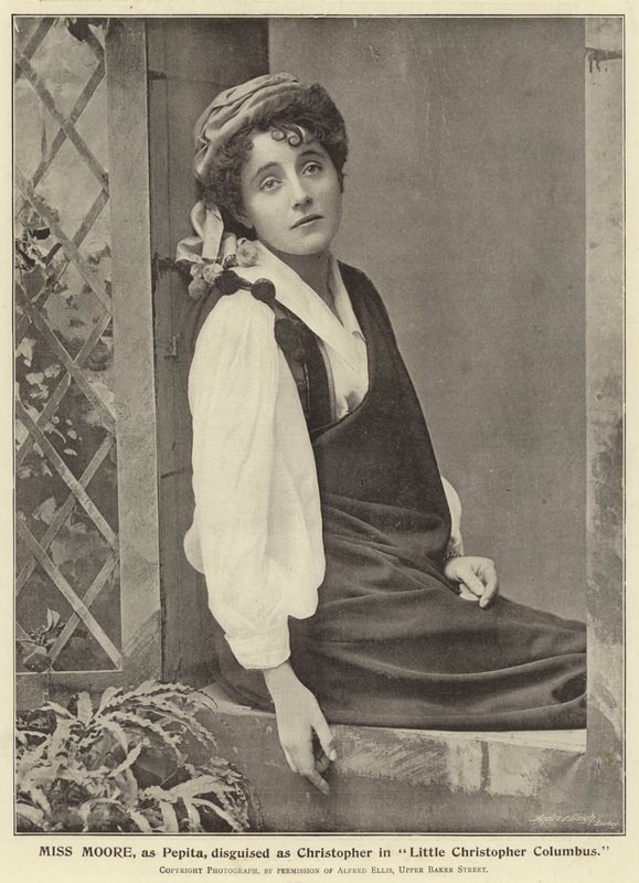Miss Moore als Pepita, verkleidet als Christopher in Little Christopher Columbus von English Photographer