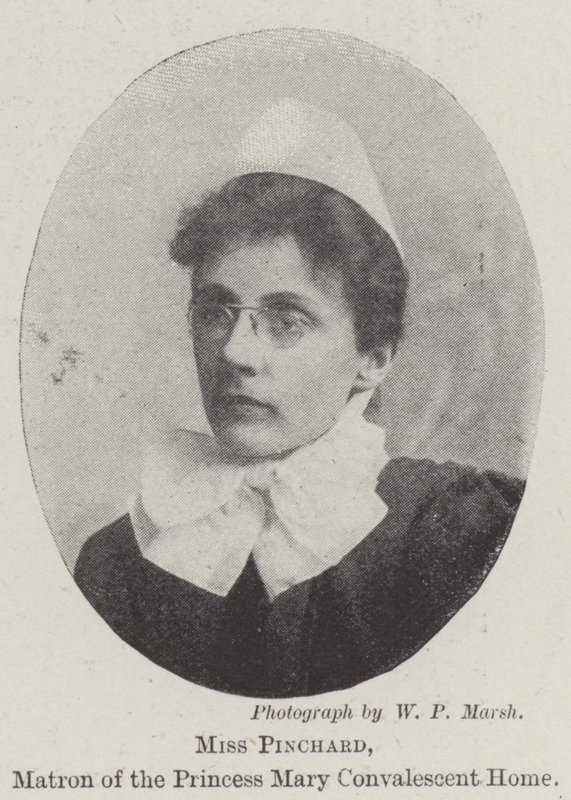 Miss Pinchard, Oberschwester des Prinzessin Mary Erholungsheims von English Photographer