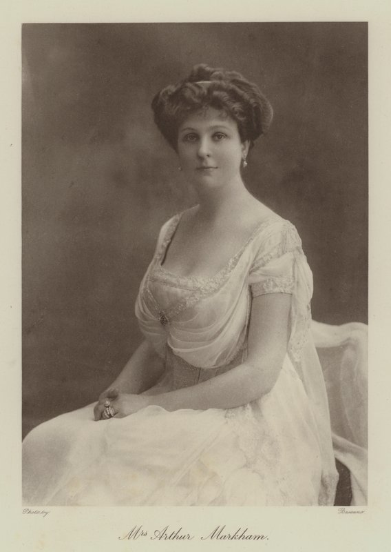 Mrs. Arthur Markham von English Photographer