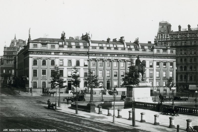 Postkarte mit einem Bild des Morleys Hotel von English Photographer