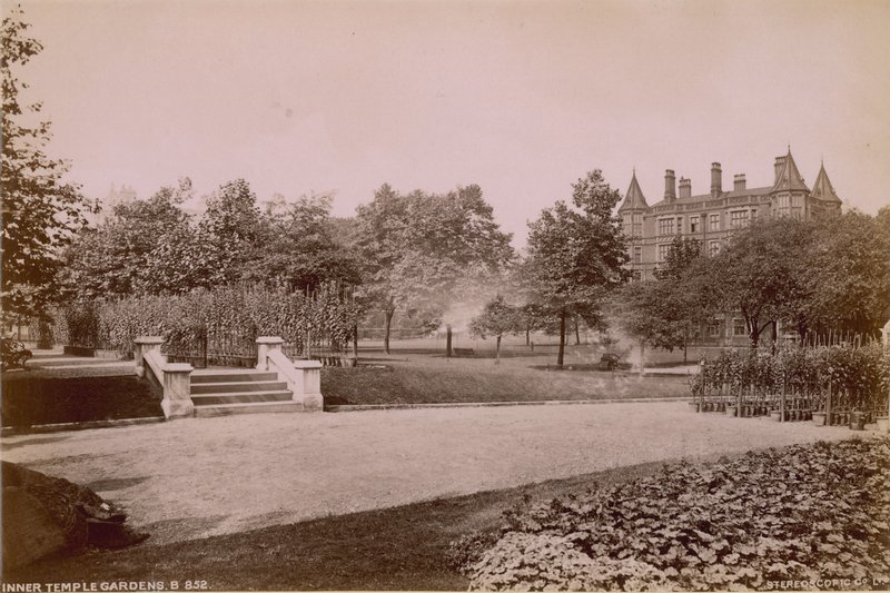 Postkarte mit den Inner Temple Gardens von English Photographer